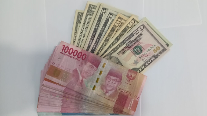 Dalam beberapa minggu terakhir, rupiah berakhir turun secara konsisten, ini dipengaruhi oleh berbagai faktor ekonomi global hingga domestik.